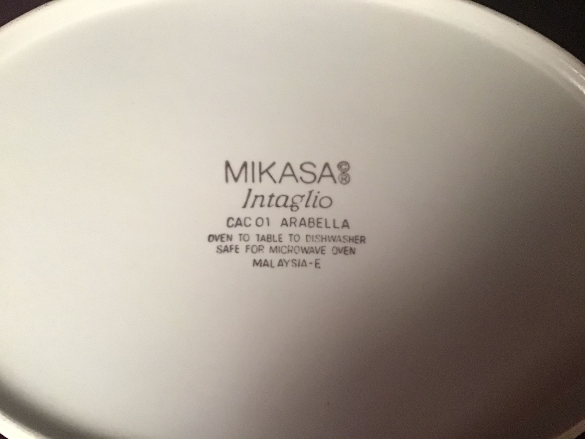 Mikasa Intaglio (5)Serving Pieces 1 med and 1 large serving bowl, 1 rectangle,1- 2 pc oval covered casserole ceramic bakeware set.