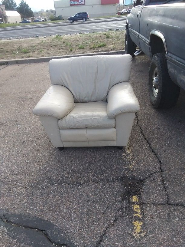 White Leather Lounge Chair (Medium In Size)