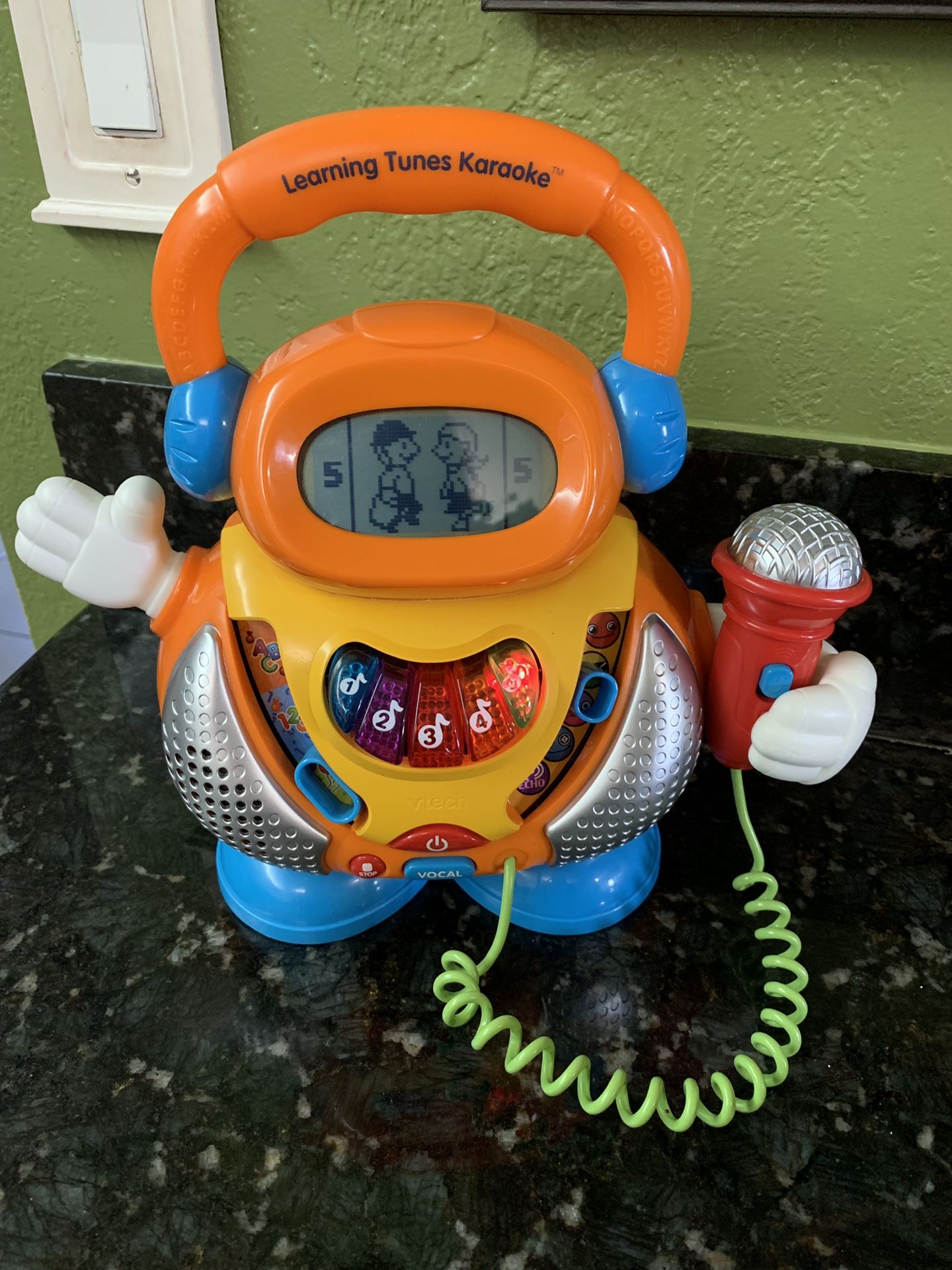 Baby learning Tunes Karaoke