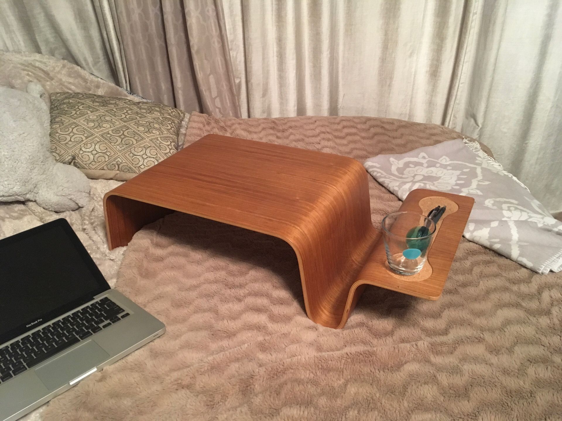 Over bed laptop table/ overlap tray