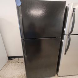 Ge Top Freezer Refrigerator Used Good Condition With 90day's Warranty  Thumbnail