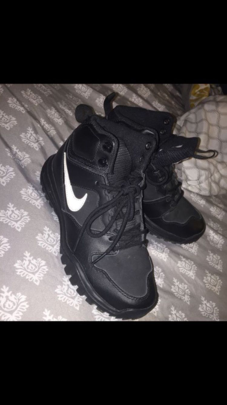 Nike boots size 5.5