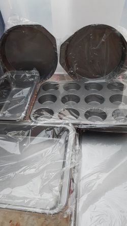 Cake and cupcakes pans. Brand new! Thumbnail