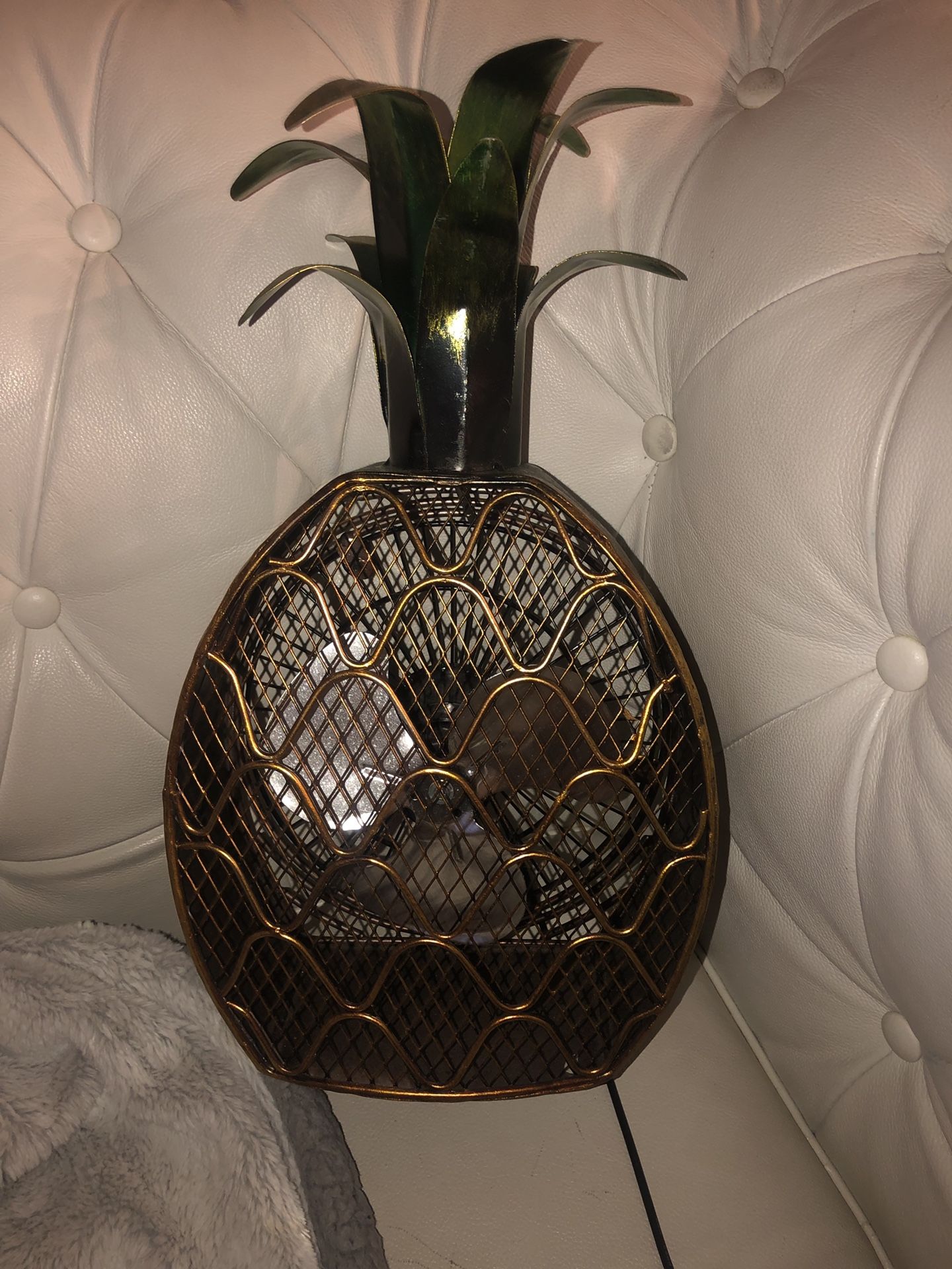 Vintage looking pineapple fan