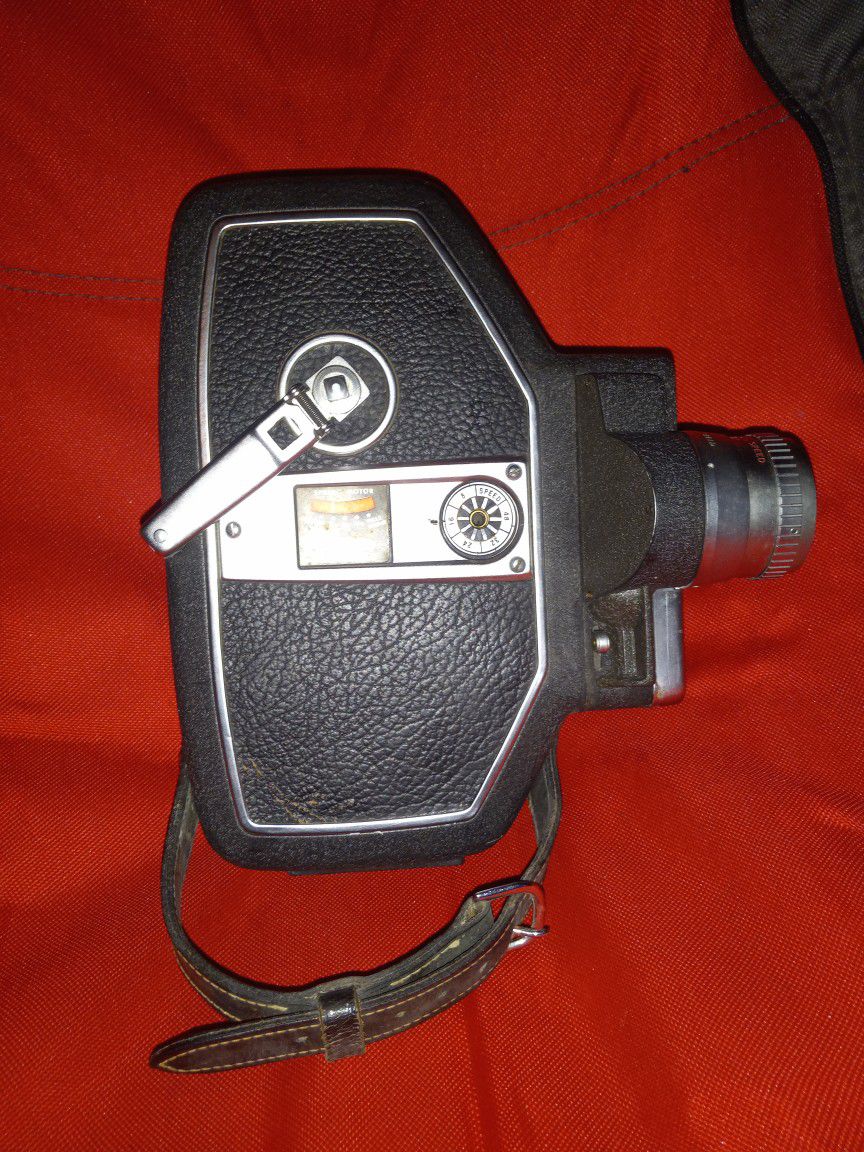 VINTAGE BELL & HOWL 16 mm Portable Camera Circa 1957