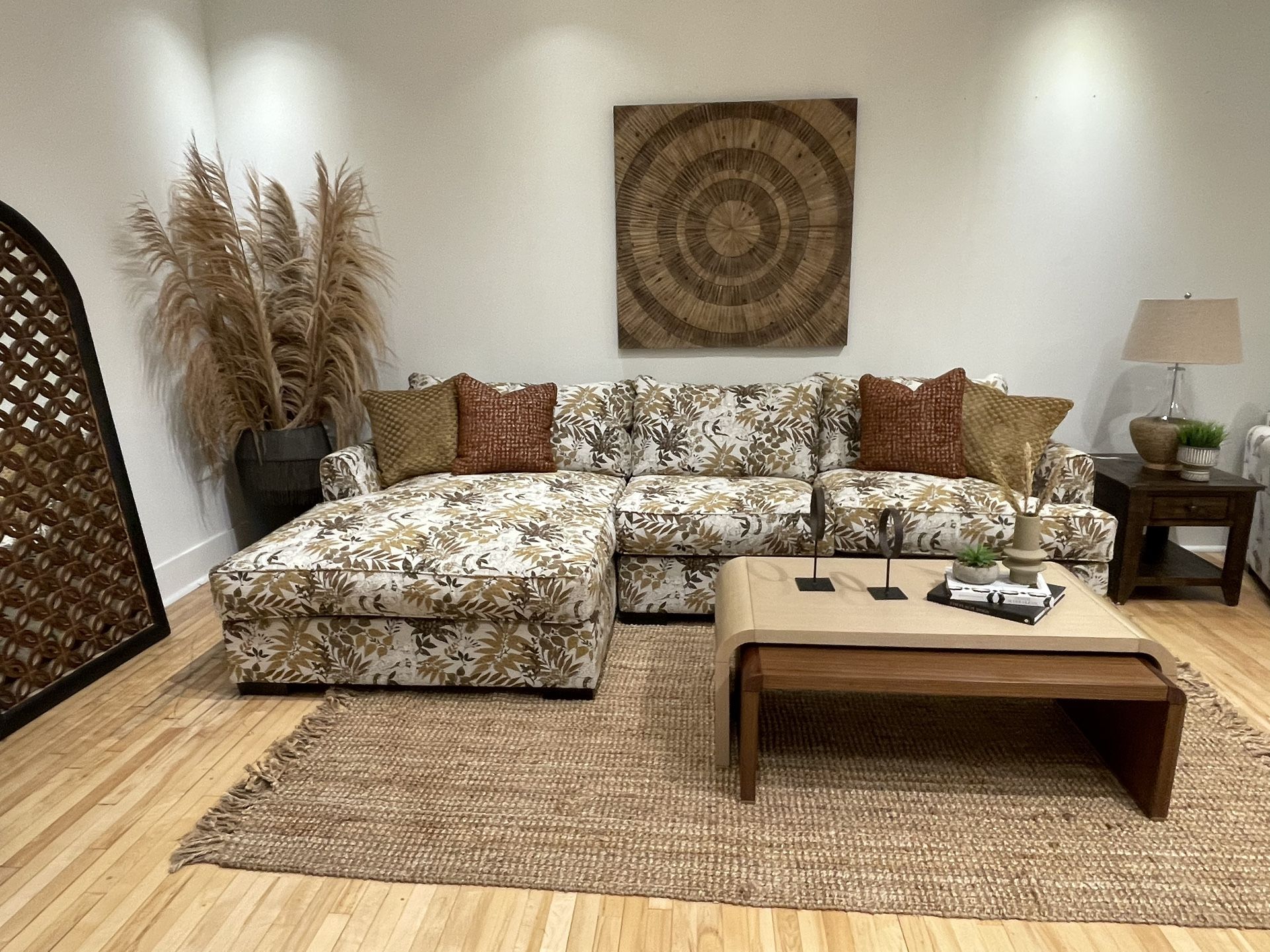 Sofa With XL Chase