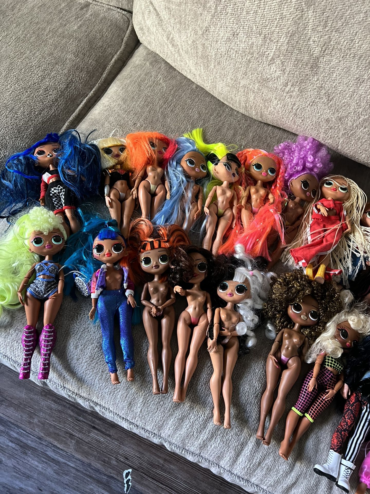 LOL DOLL HUGEEE LOT *need Gone Today