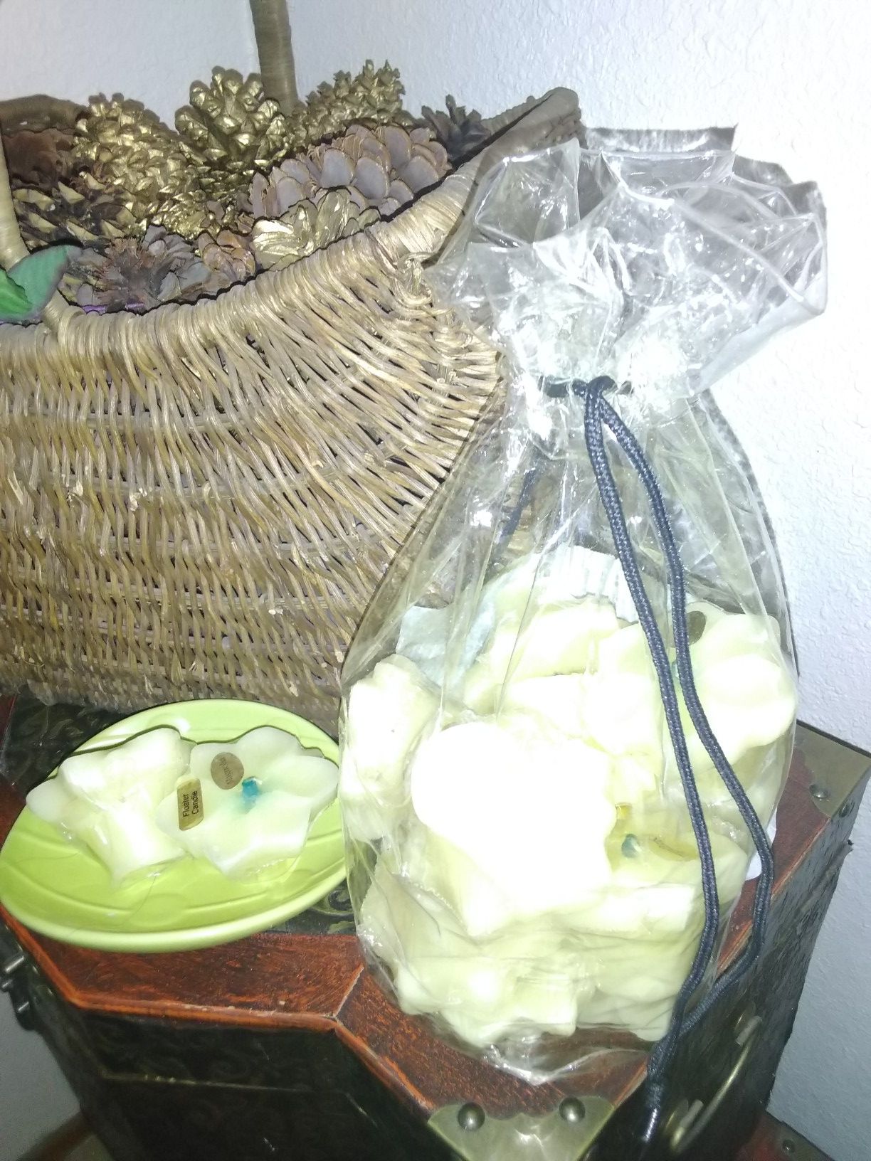 ..Floater candles magnolia scent