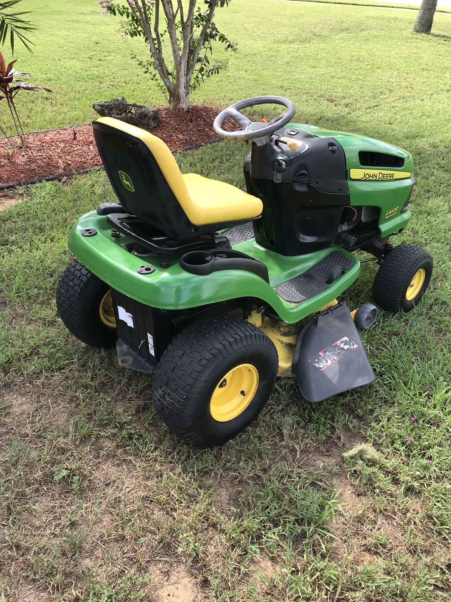 John Deere La120 Hydrostatic Tractor 42 Inch Riding Lawn Mower For Sale In Leesburg Fl Offerup 0181