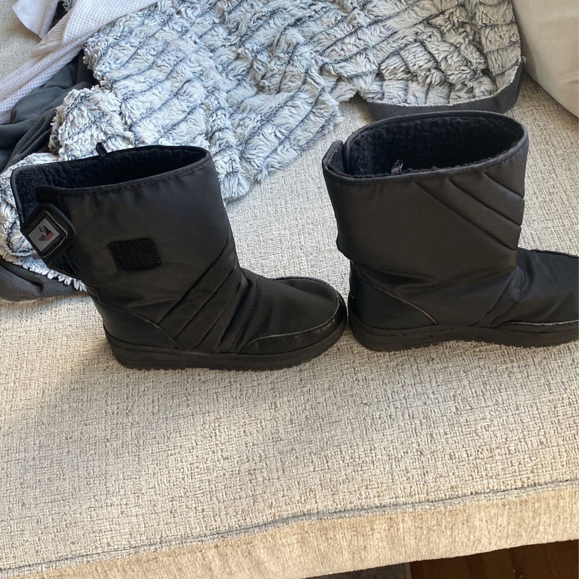 Kids Size 2 Snow Boots