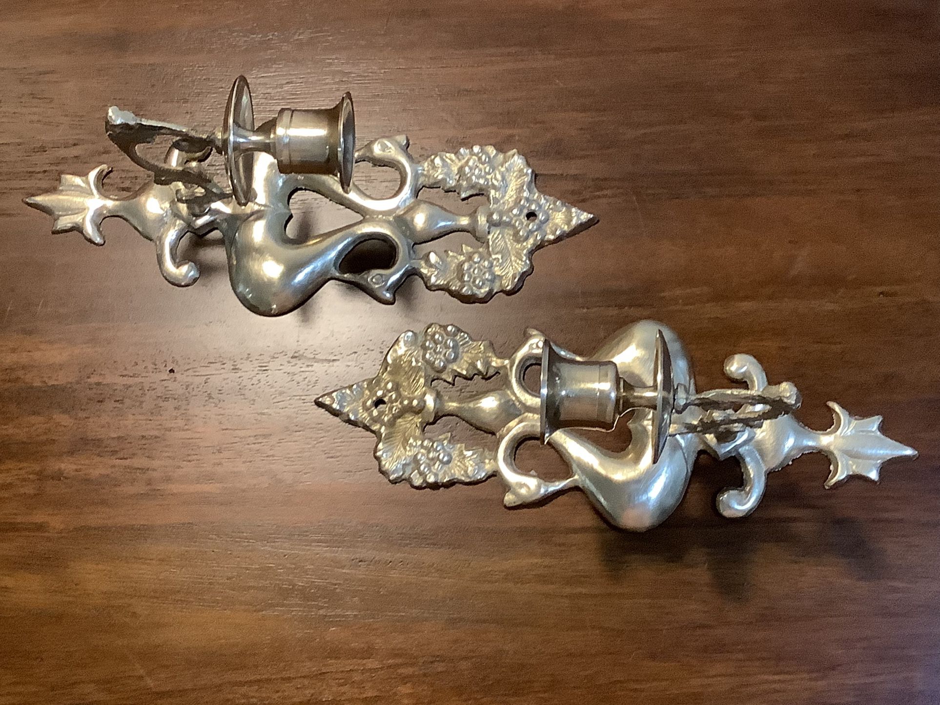 VINTAGE PAIR OF SOLID BRASS SWAN DESIGNED WALL MOUNT CANDLESTICK HOLDERS