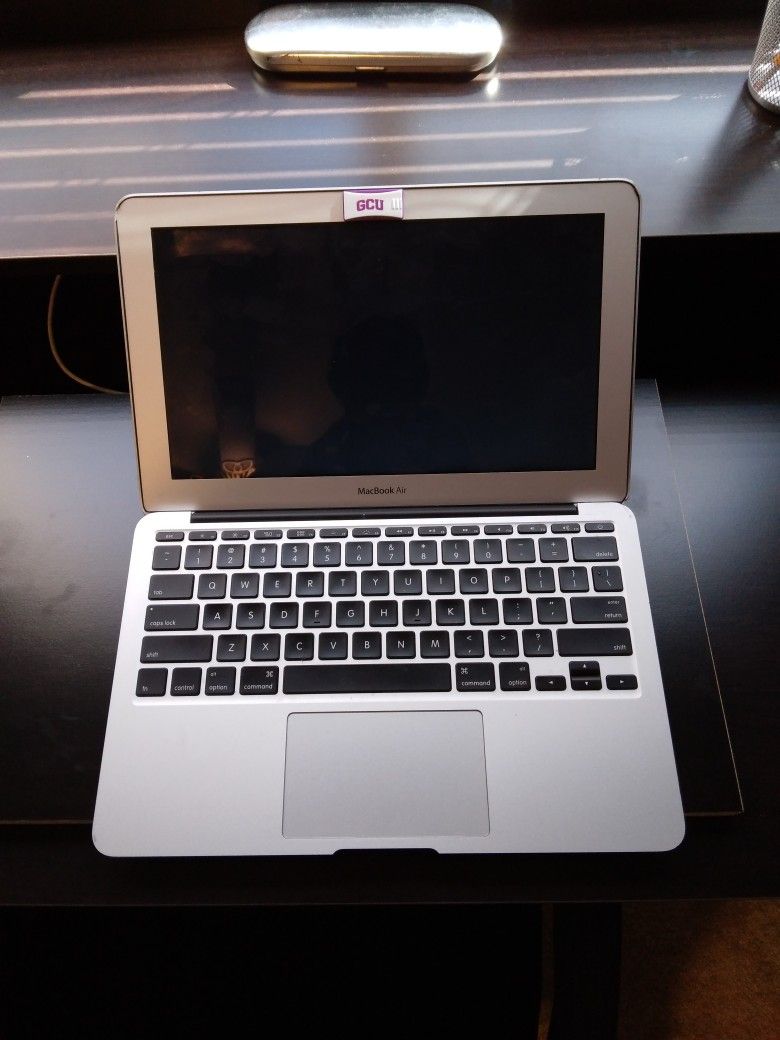 Apple 🍎 Laptop