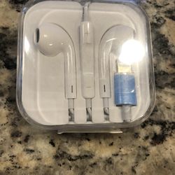 Apple Beats Lightening Wired Earbuds   Thumbnail