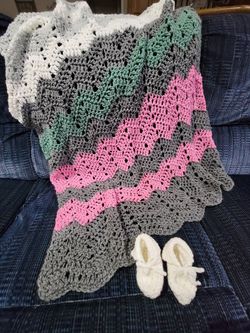Handmade Baby Blankets For Car Seat Or Stroller. Newborn Little Shoes And Headband Thumbnail