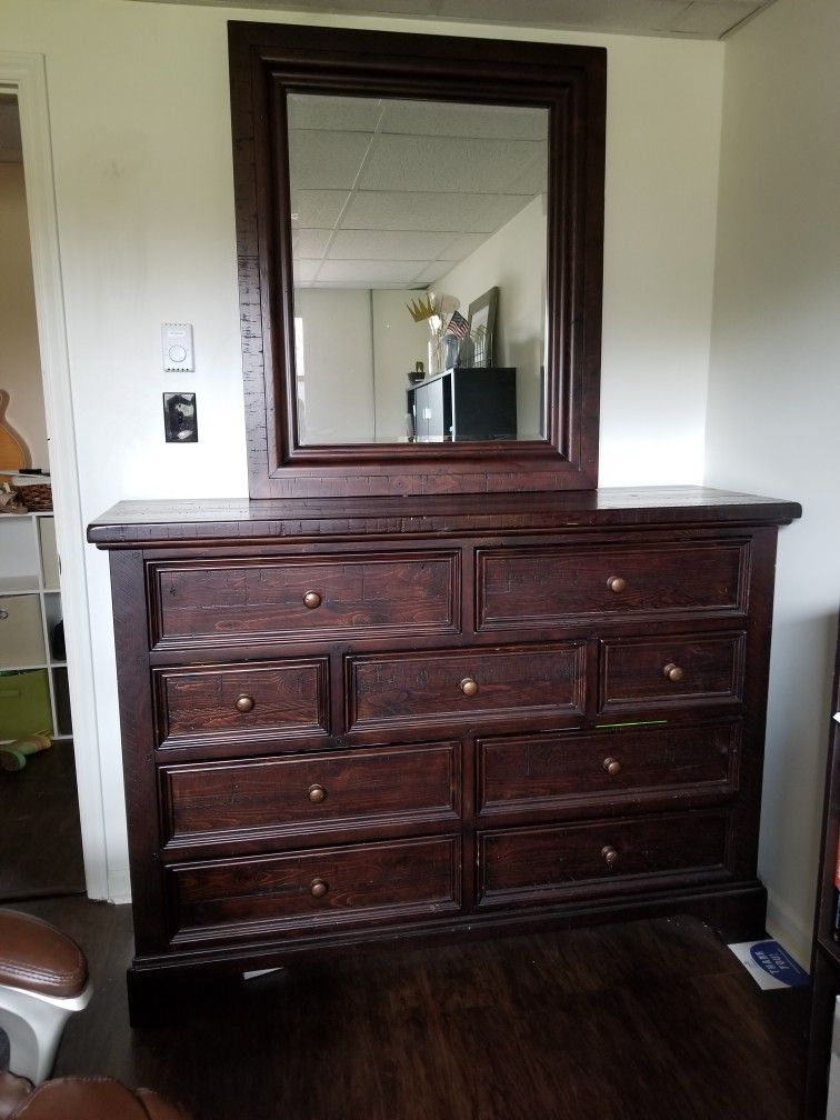 Aspen Homes King Size Furniture Set