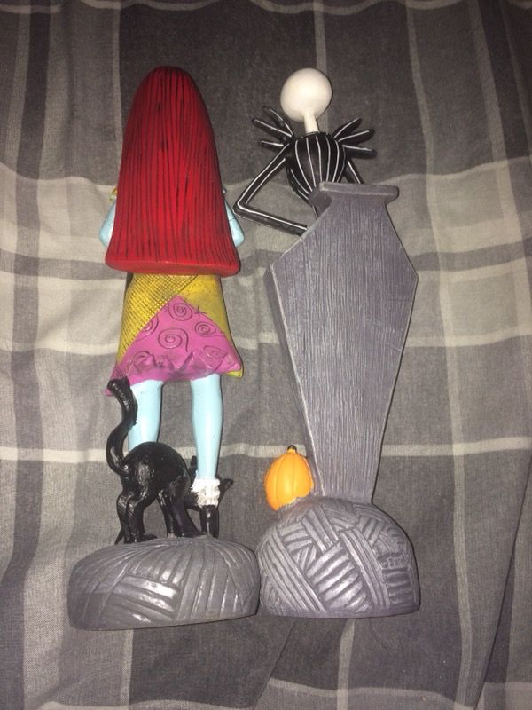 Nightmare before Christmas jack n sally statues
