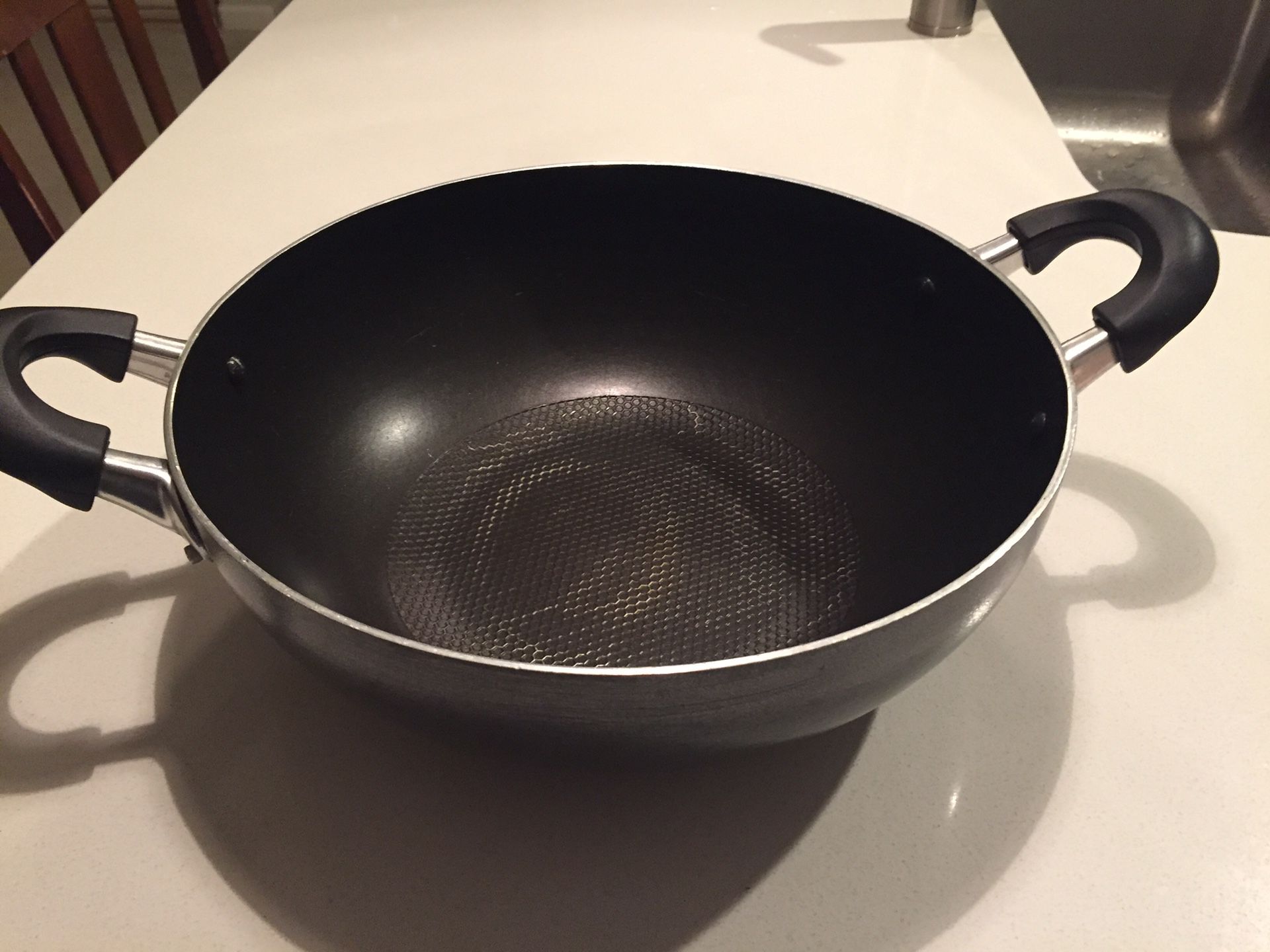 Non-stick cooking pan