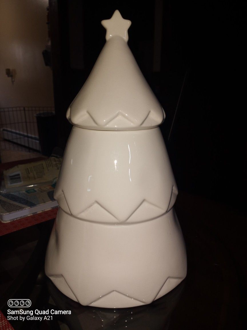 Rae Dunn Christmas Cookie Jar And Dog Bowl
