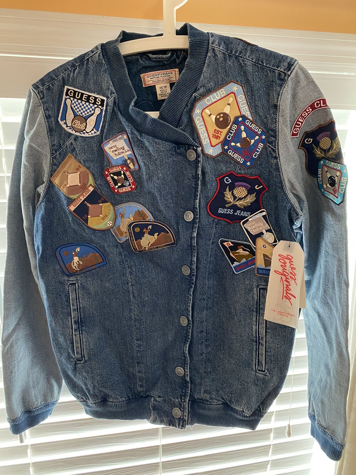 GUESS ORIGINALS PATCH DENIM BOMBER JACKET