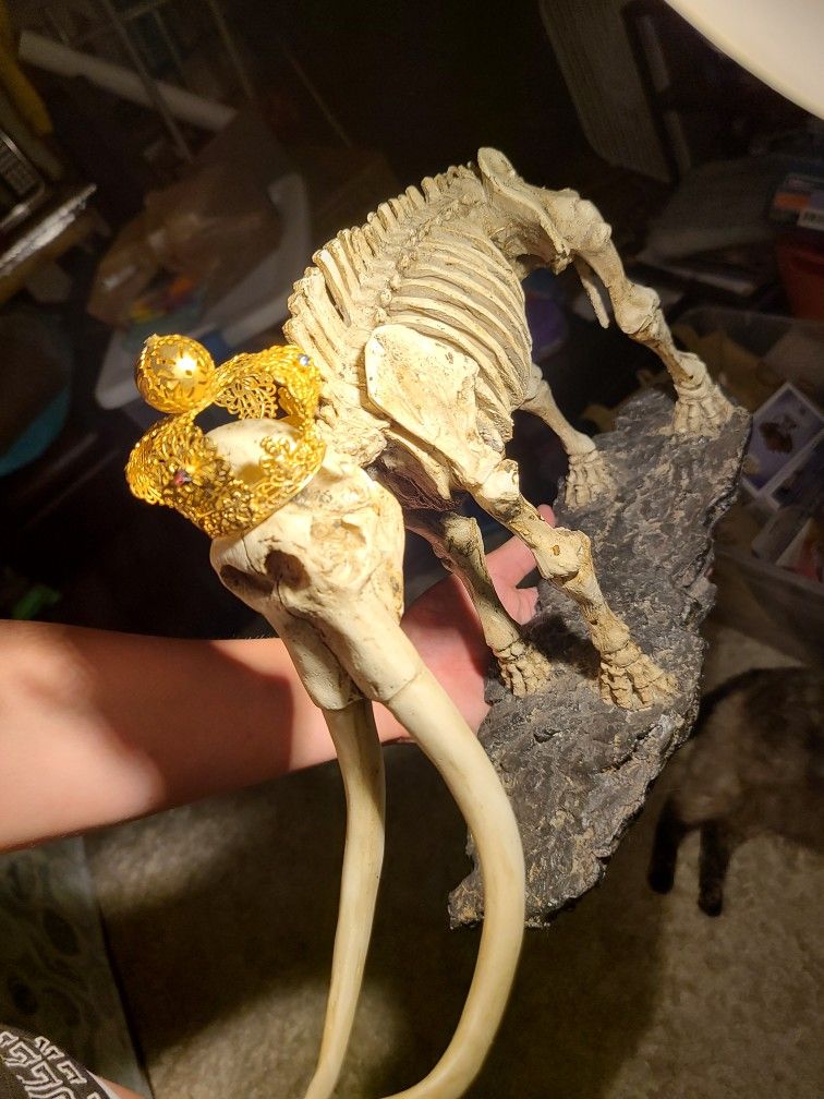 Mammoth Skeleton Statue Decor
