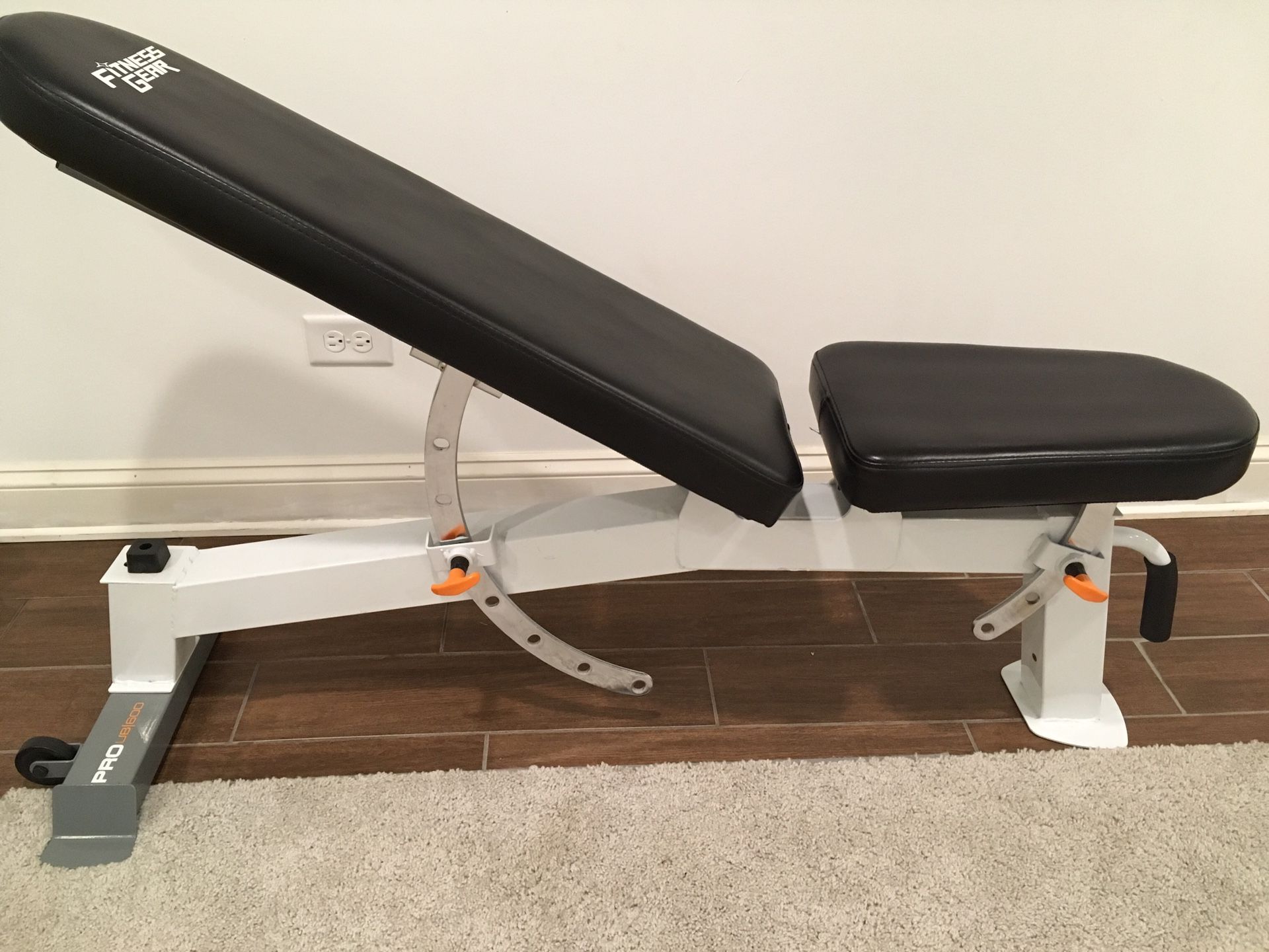 Like New Pro Ub 600 Fitness Gear workout bench same as model at Dicks