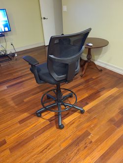 Adjustable Computer Chair...Must Sell Moving Thumbnail
