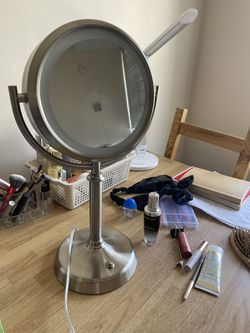 Professional 8.5” Lighted Makeup Mirror Thumbnail
