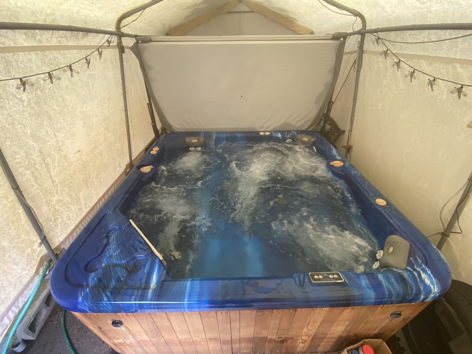 SALE PENDING Clearwater Spas Beachcraft St Andrew 7' x 7' Hot Tub Spa