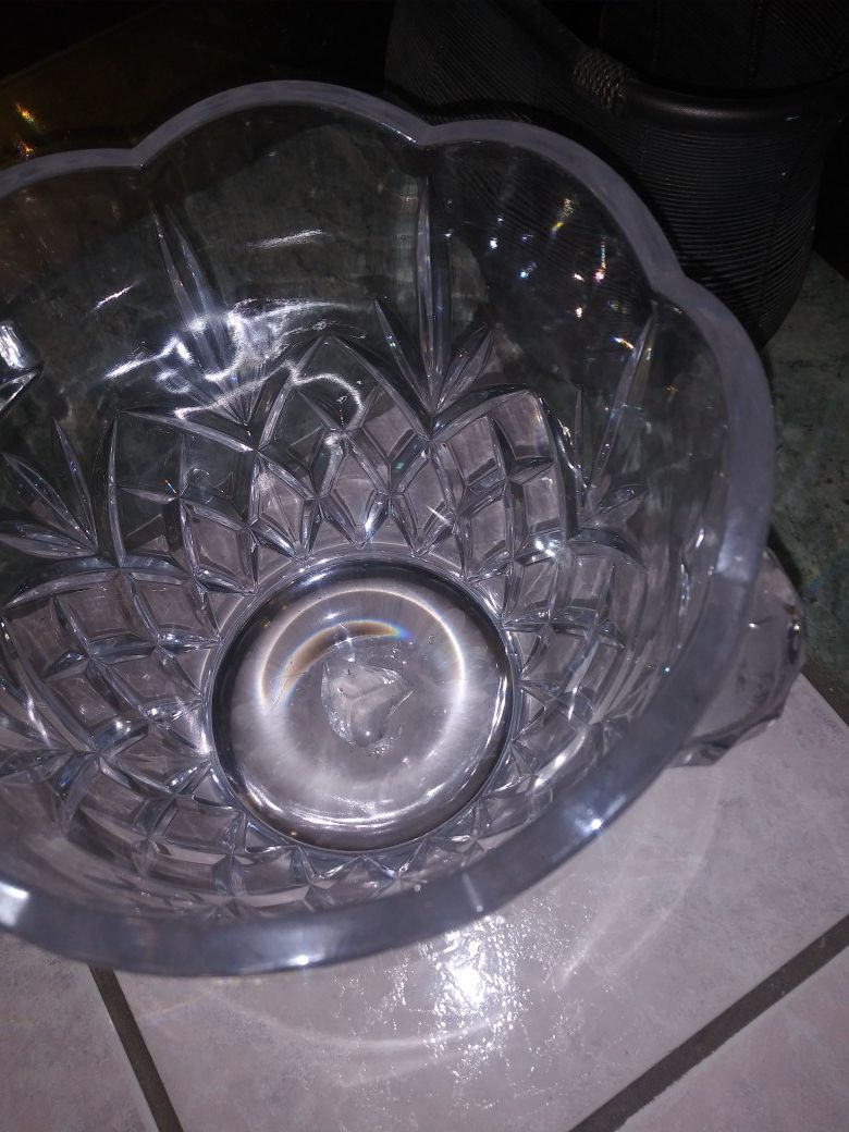 Crystal wine holder