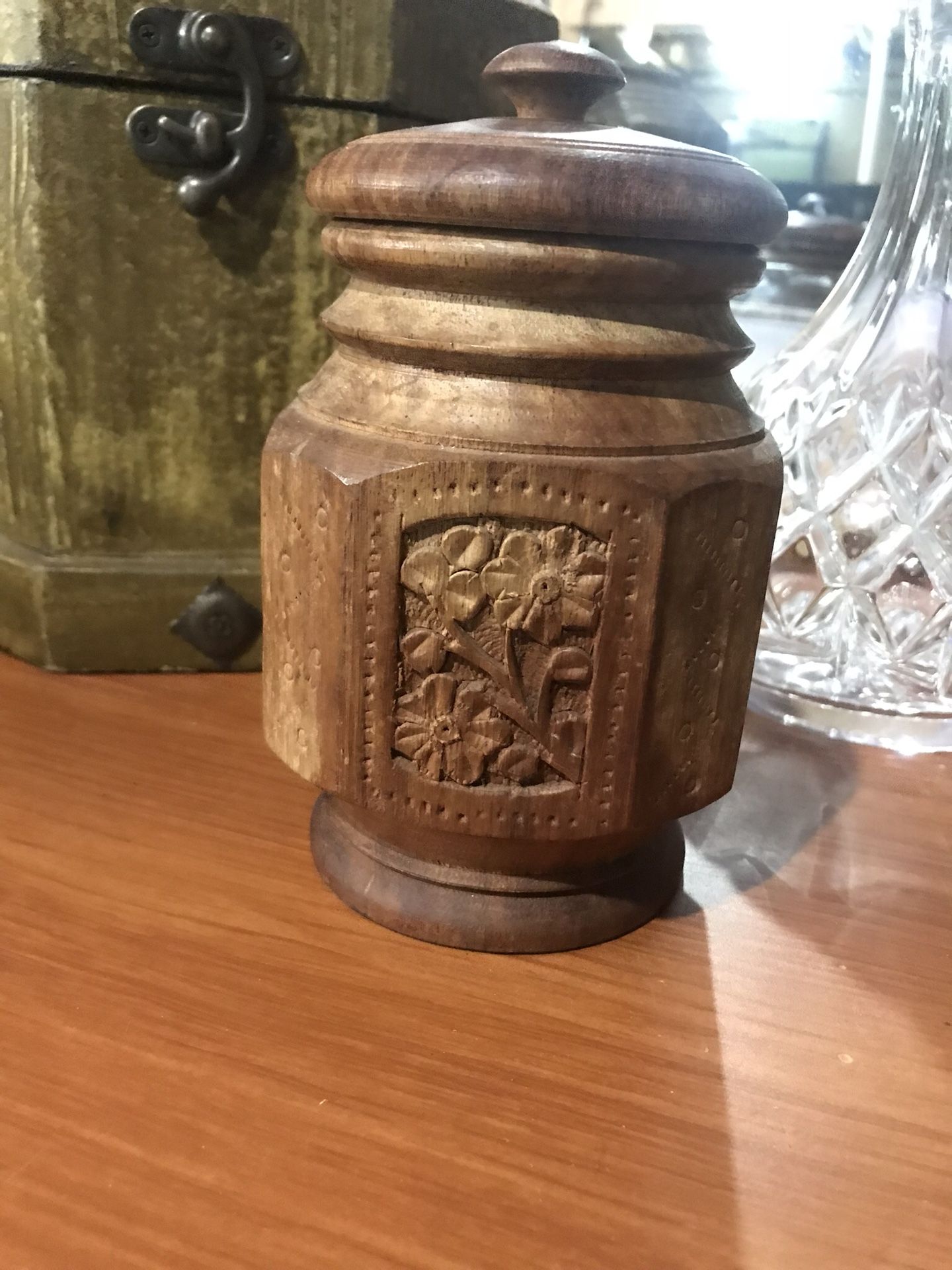 Small wooden storage canister w/lid (home/office desk decoration)