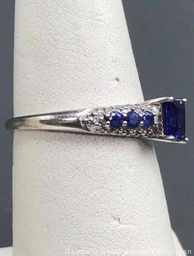 10k blue topaz ring size 6.75
