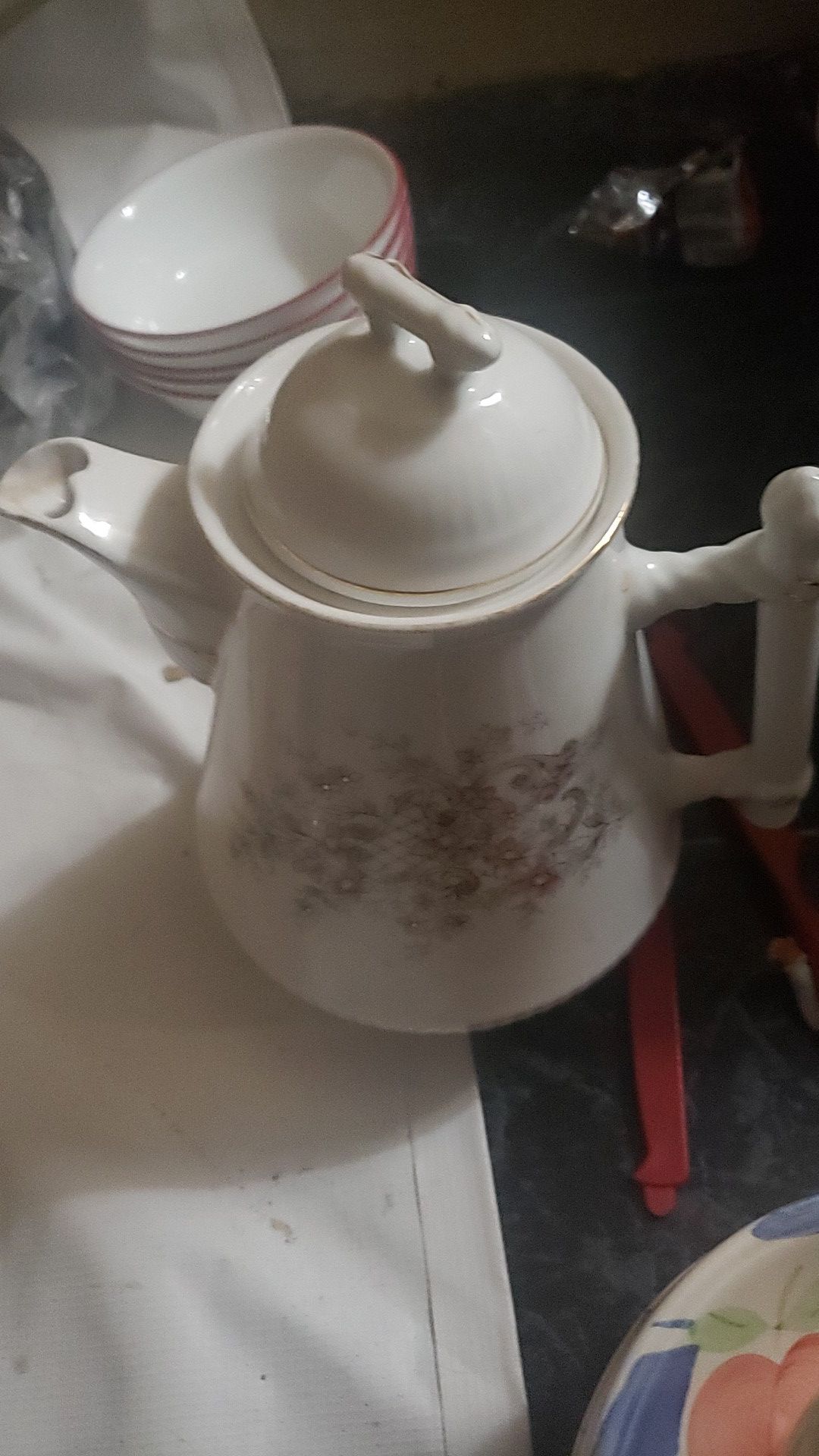 1 Notitake tea pots 15 each or 25 dollars for both