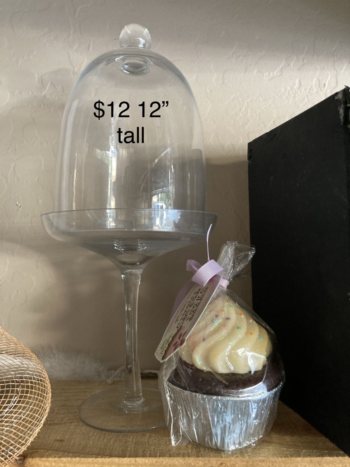 Glass cupcake holder