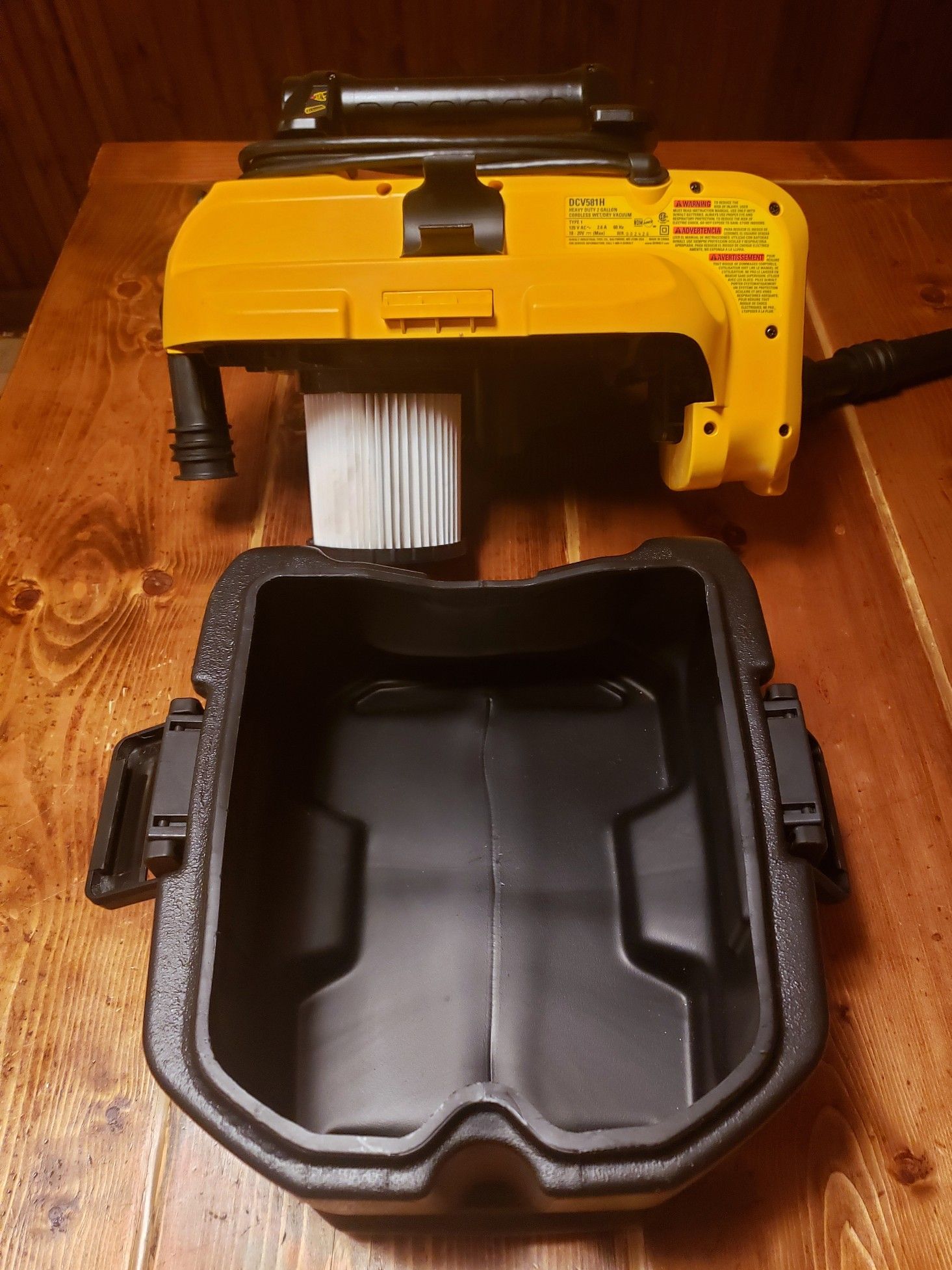 DEWALT 18/20V MAX CORDLESS/CORDED WETDRY VACUUM DCV581H for Sale in Kirkland, WA OfferUp