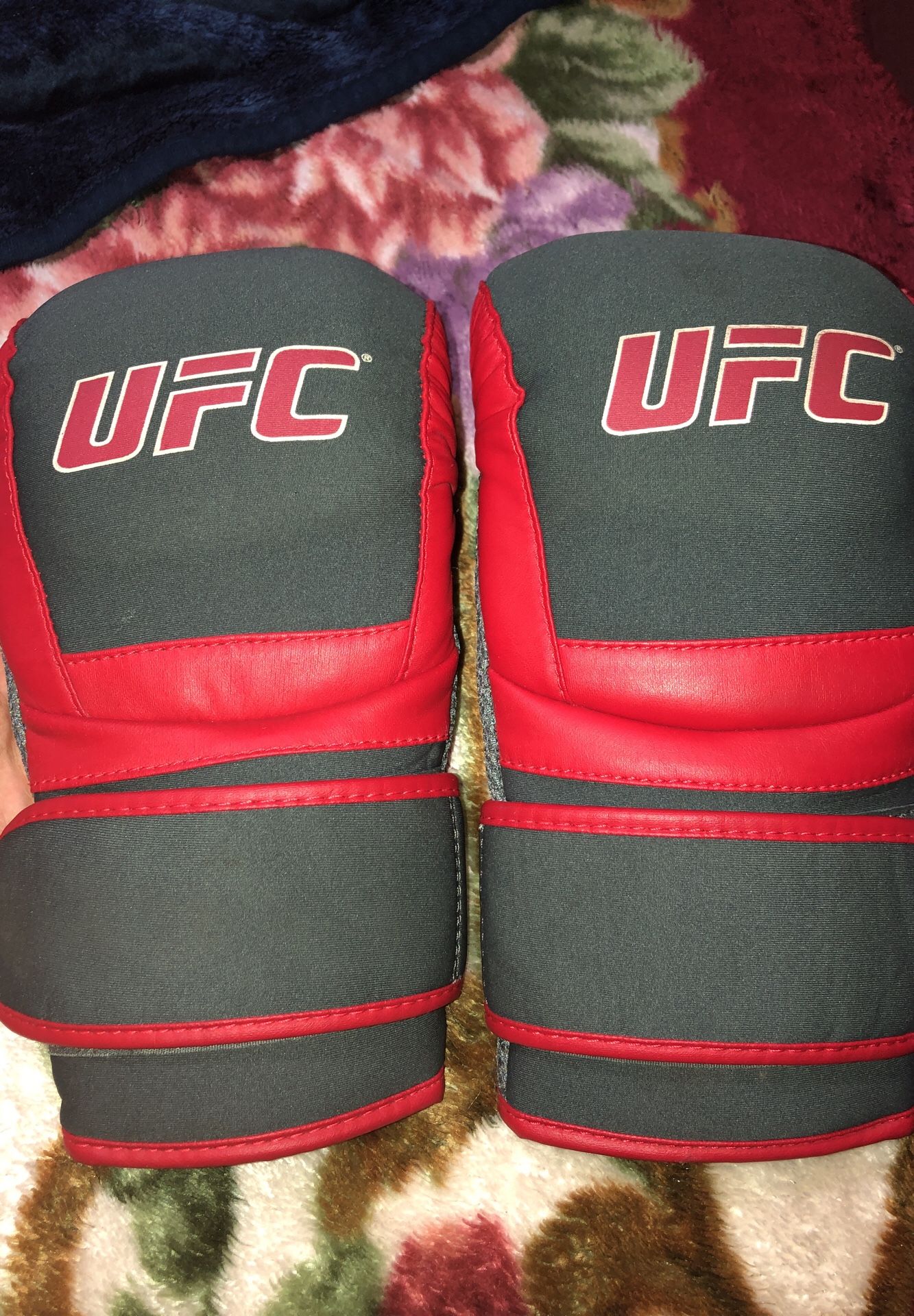UFC ULTIMATE FIGHTING CHAMPIONSHIP BOXING GLOVES