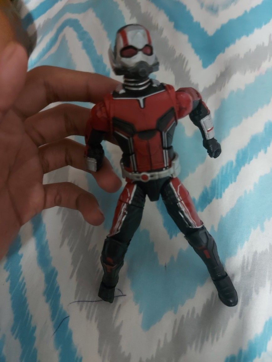 5 Marvel Action Figures, Deadpool, Iron Man, Ant Man, Captain America, Spiderman