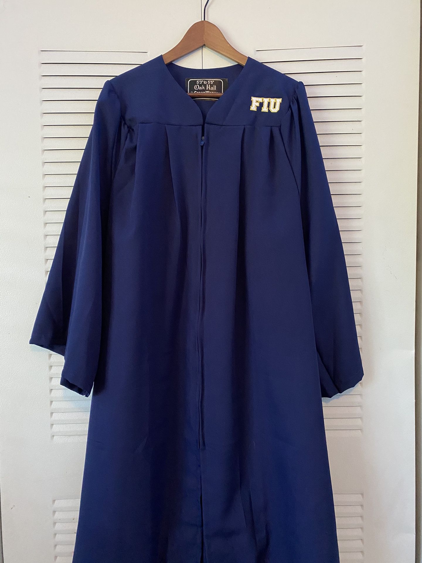 FIU Graduation Gown 5’3-5’5