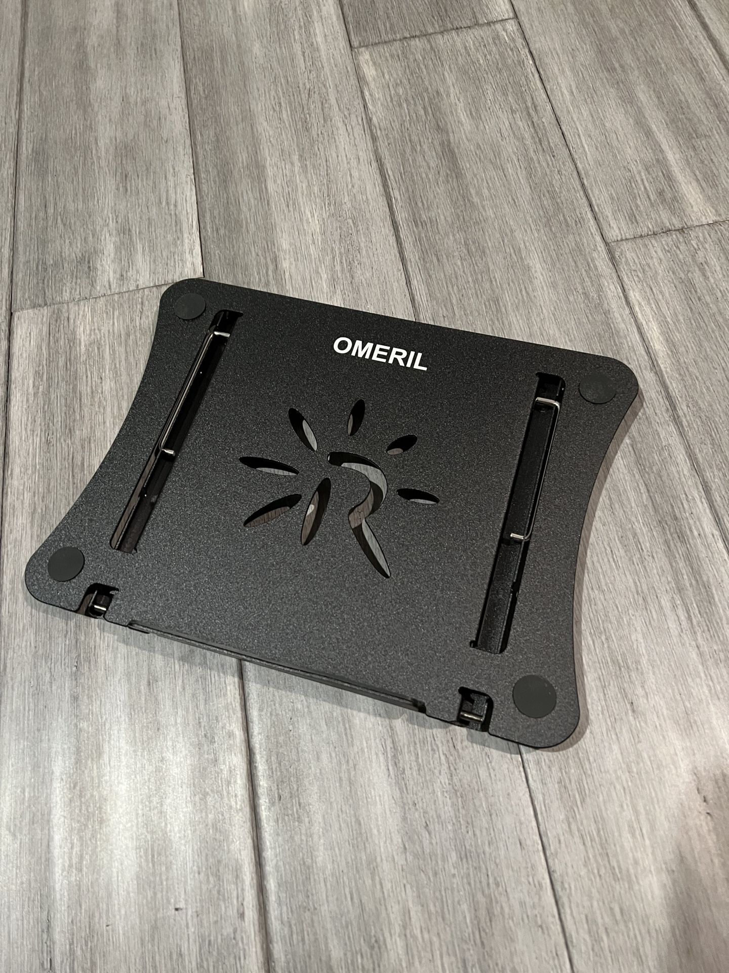 brand new 📦 adjustable aluminum laptop raiser 💰 original $40