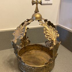 Decorative Gold Crown Thumbnail