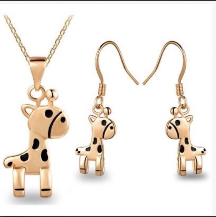 Golden giraffe jewelry set