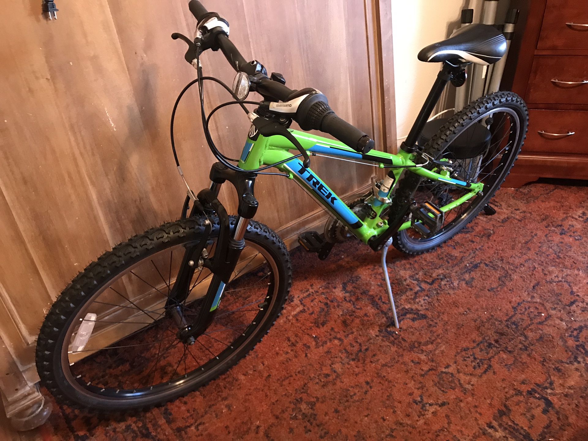 2015 Trek MT 220 Boy's Kids' 24" Mountain Bike // Lime Green like Brand