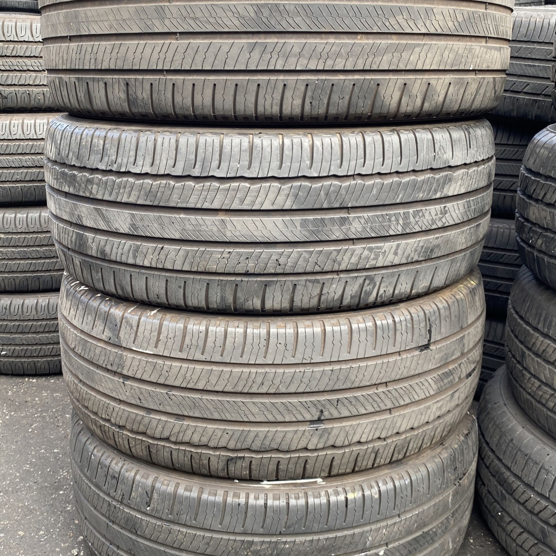 235/45R18 Marca Michelin En Perfectas Condiciónes De Vida