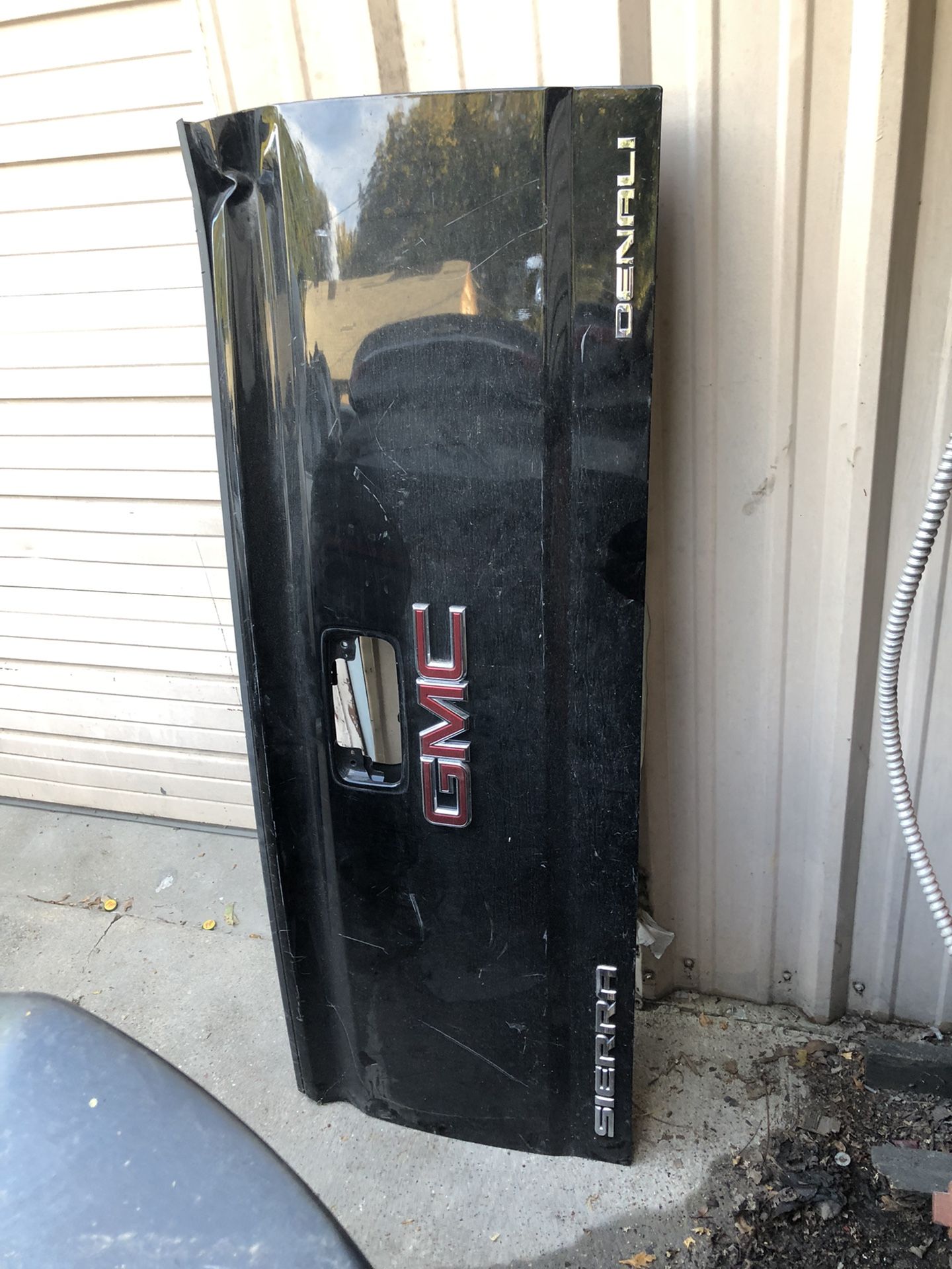 2014 -2018 GMC SIERRA DENALI TAILGATE OEM