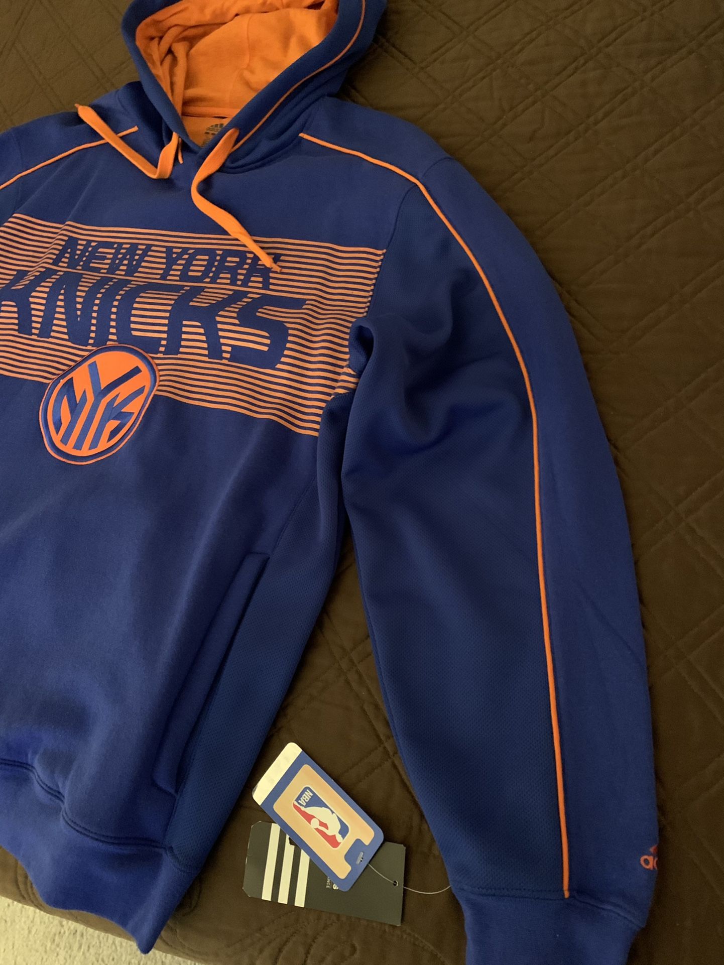 NY KNICKS HOODIE (Large)