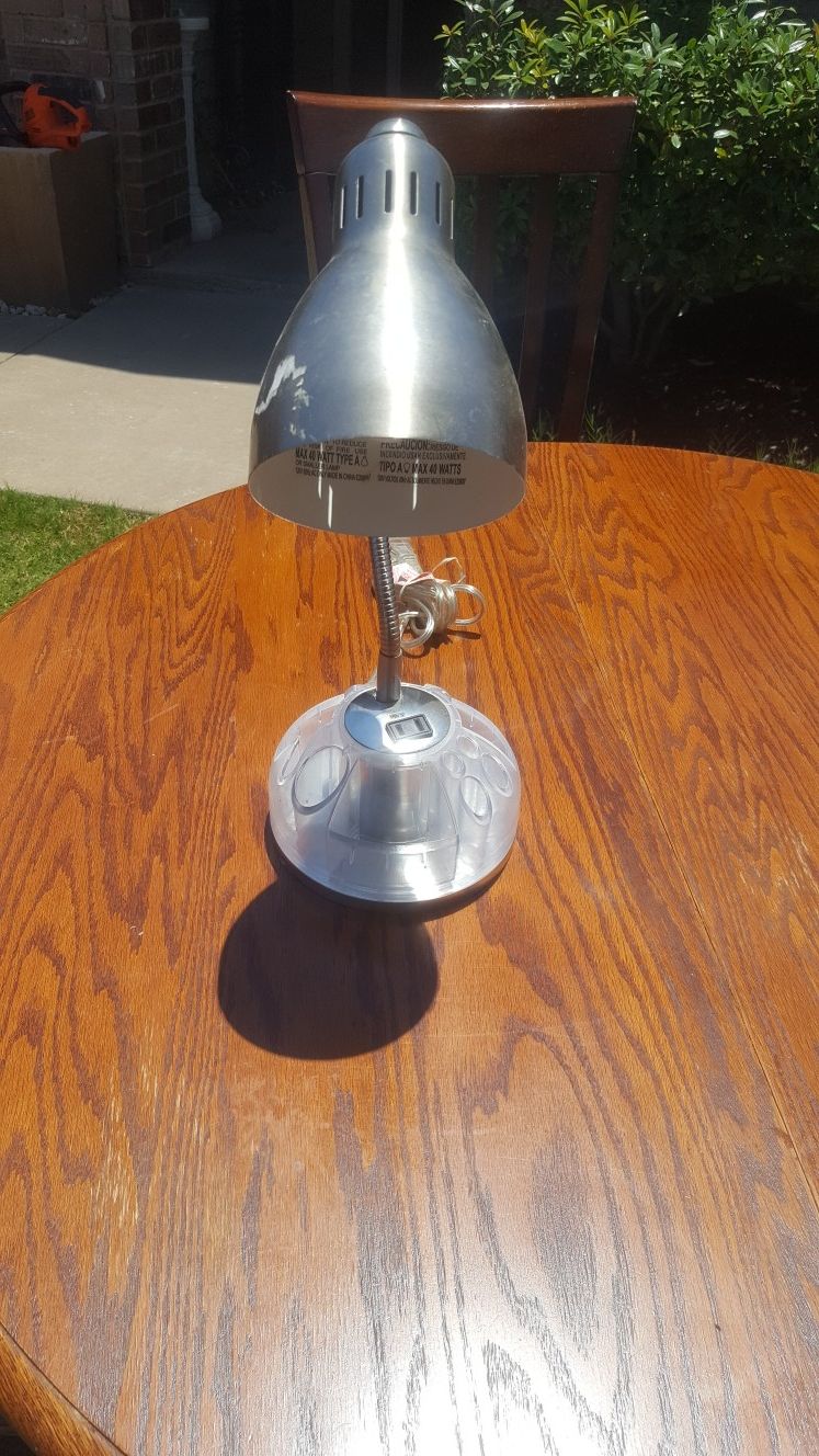 Desk lamp