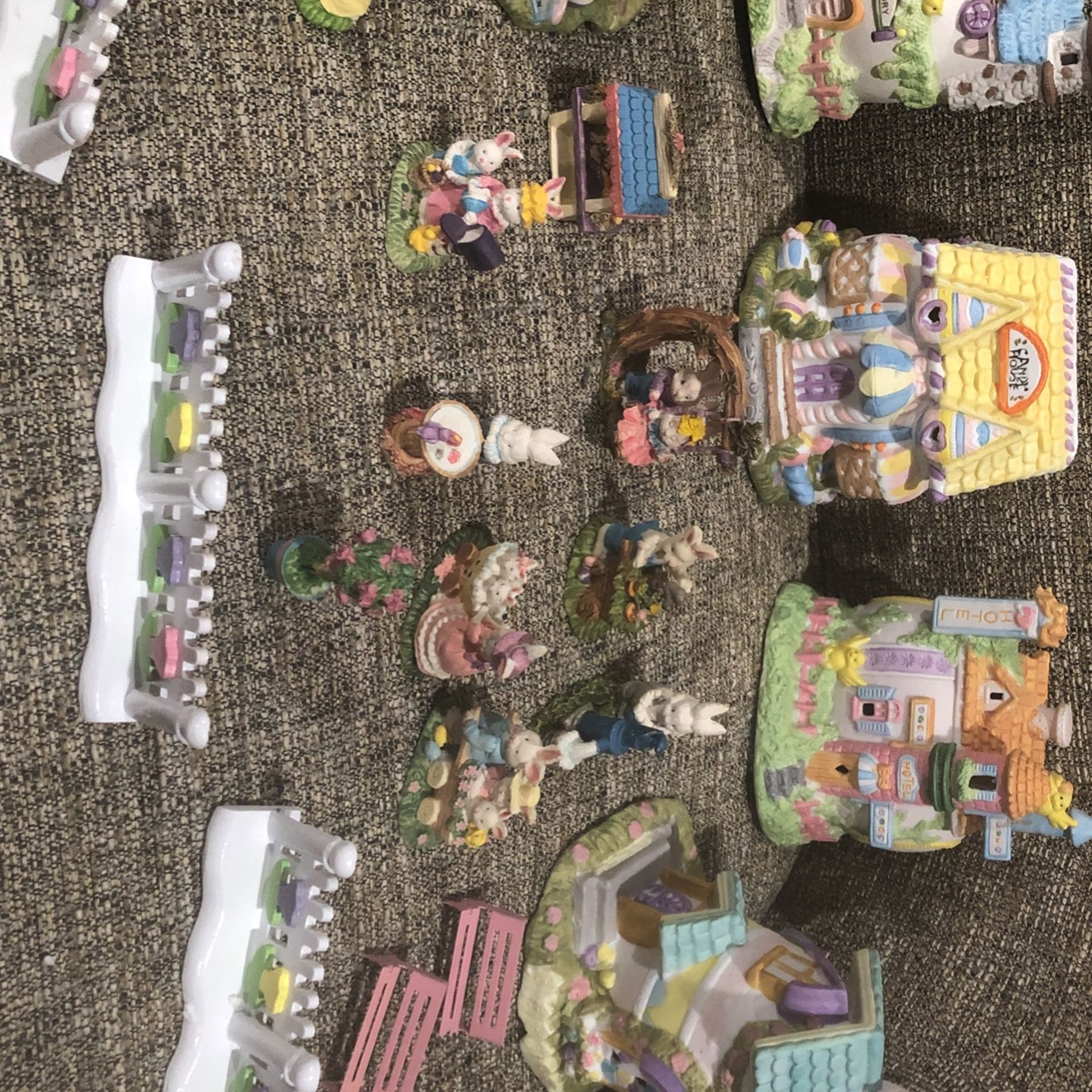 20 PCs Bunny Town Hand Painted Porcelain Easter Village 1994