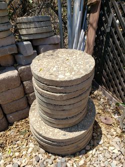 Mantsjoerije barricade Aanpassing Pavers, Retaining Wall Bricks, Round Decorative Stepping Stones for Sale in  El Cajon, CA - OfferUp