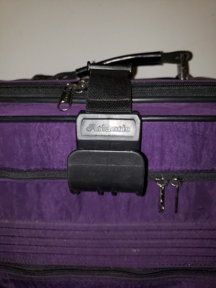 Atlantic Luggage Black 2pc Accessory Set Hanger Style Gym Toiletries Bag Clip On Purse Holder