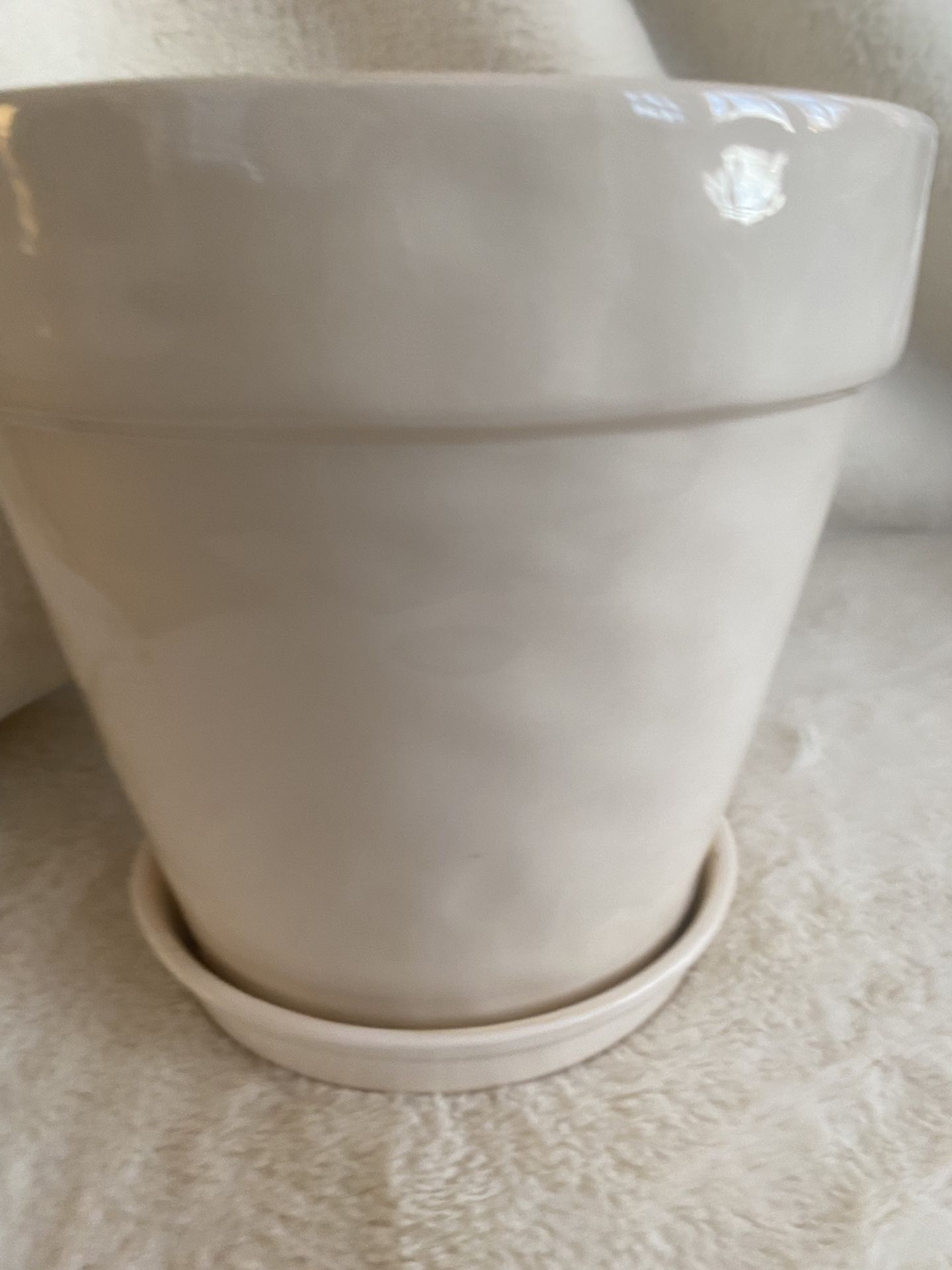 Rae Dunn BLOOM Large Ceramic Flower Pot Has drainage at bottom  No cracks, chips or defects on exterior Small hairline crack on inside bottom of pot -