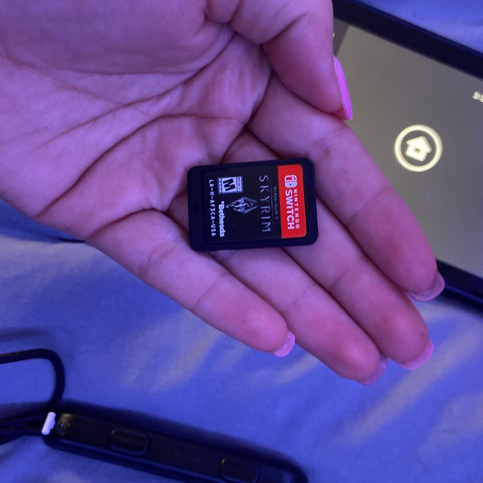 nintendo switch!!! brand new just bought it last month i just never play it!! comes with 3 games Skyrim , luigi’s mansion, and ninjaco video game